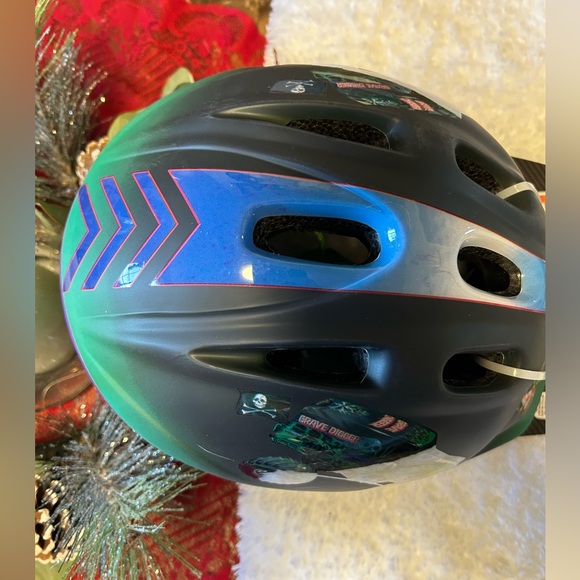 NWT Grave Digger Helmet ๐ช for Kids - Picture 4 of 10